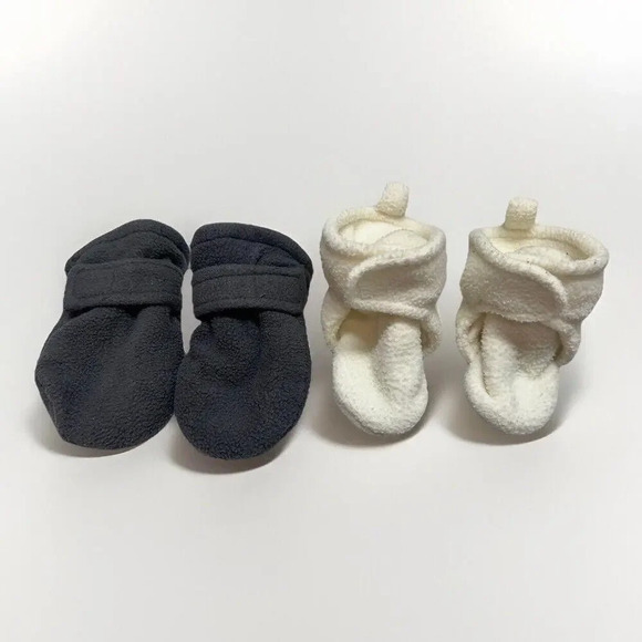 HUDSON Baby Booties Ivory Shoes 0-6 Months & Mittens Gloves FLEECE Warm Unisex - Picture 2 of 8
